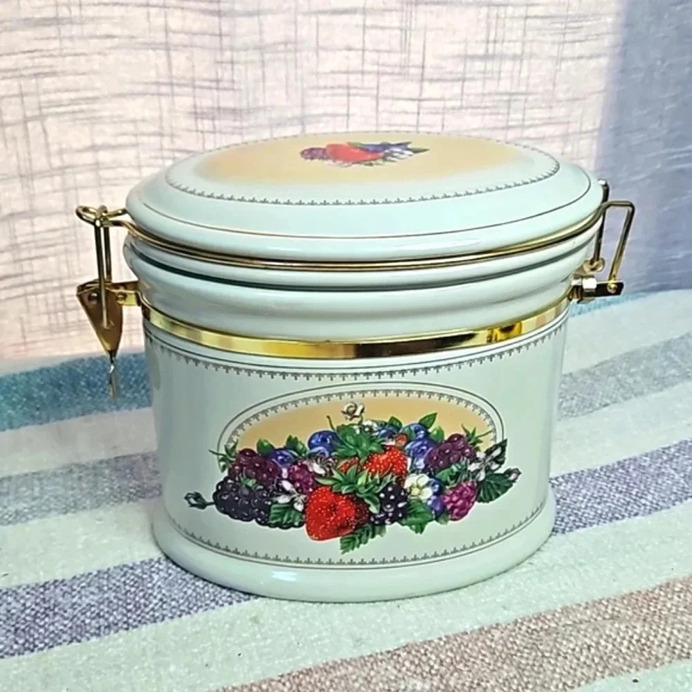 BERRY CANISTER